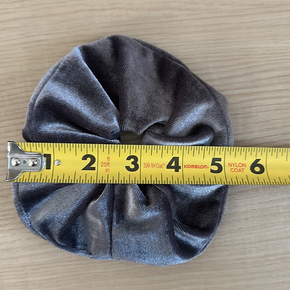Express Scrunchie Set - Picture 5 of 8